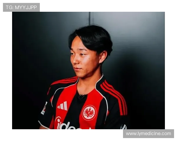 法兰克福官方宣布签约19岁日本左后卫小杉启太 1月加盟球队 法兰克福官方宣布签约19岁日本左后卫小杉启太 1月加盟球队